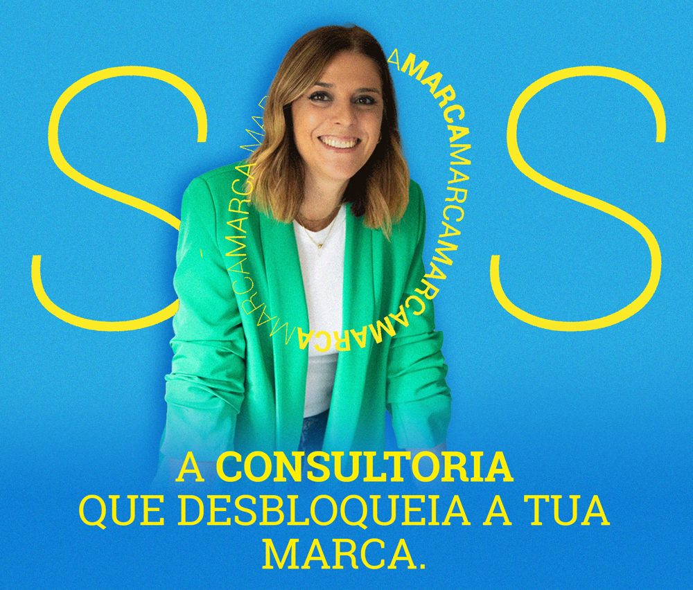 Marta Horta a sorrir, de casaco verde, com as letras SOS e a frase «A consultoria que desbloqueia a tua marca.»
